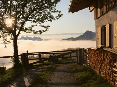 Unsere Alm über einem Nebelfeld