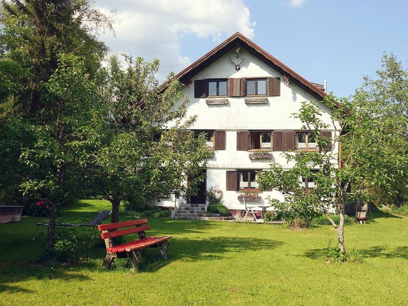 100 Jahre altes Bauernhaus mit 2 Fewo und Garten