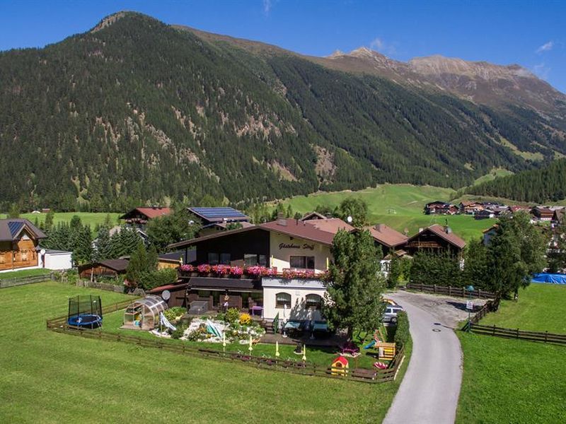 Aussenansicht Sommer Gästehaus Staff