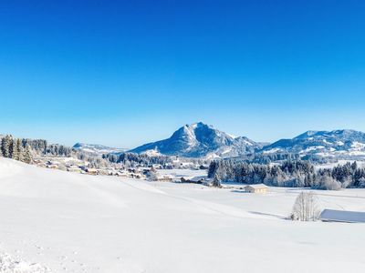 Blick auf Ofterschwang mit Grünten im Hindergrund