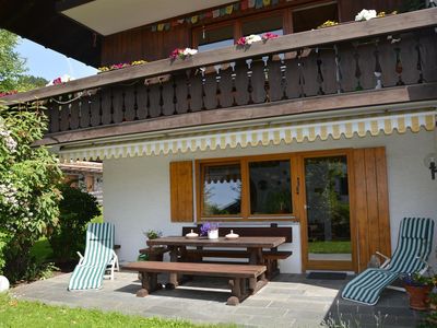 Blick auf Terrasse und Balkon