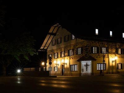 Sauerweingut bei Nacht