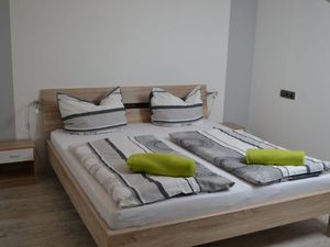 Schlafzimmer mit Doppelbett