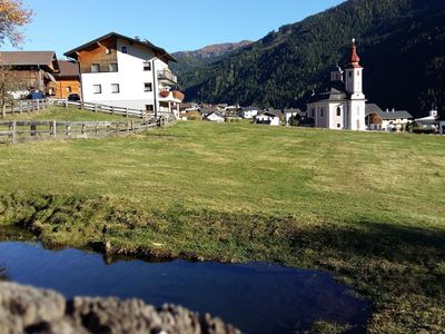 Unsere Fischteiche mit Blick auf Strassen