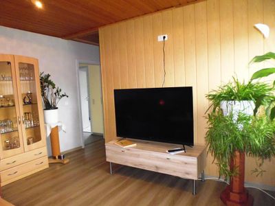 Wohnzimmer mit Fernseher