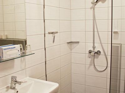 Badezimmer mit WC und Dusche