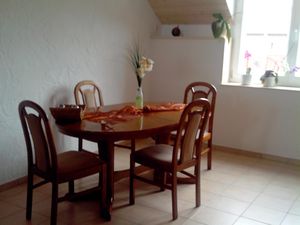 3794272-Ferienwohnung-2--300x225-5