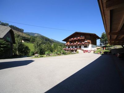 Carport und Hof