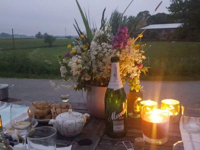 Gedeckte Terrasse mit Treeneblick