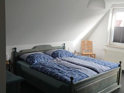 Schlafzimmer mit Doppelbett