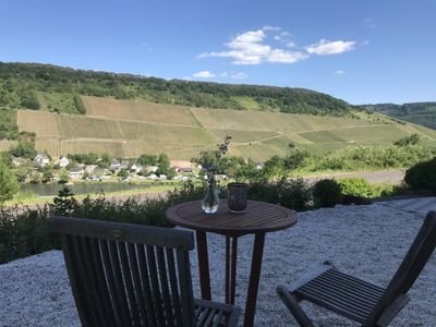 Blick von Ihrer Terasse auf Mosel und Weinberge