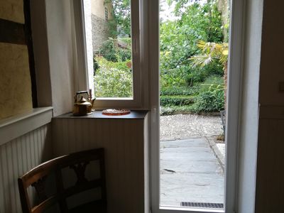 Blick vom Esszimmer in den Garten