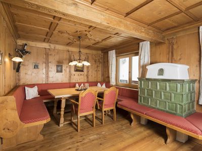 Familiensuite Alpenchalet 1 Wohnzimmer 2 low