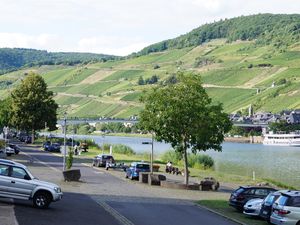 Blick nach Zell (Mosel)