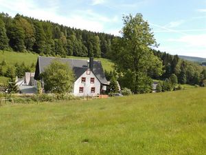 Die Oberlochmühle im Grünen.