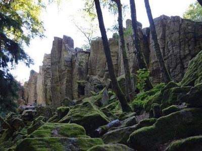 phonolitfelsen_steinwand___kletterparadies