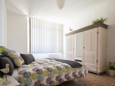 Schlafzimmer zum Aleeegarten Ferienwohnung Therme