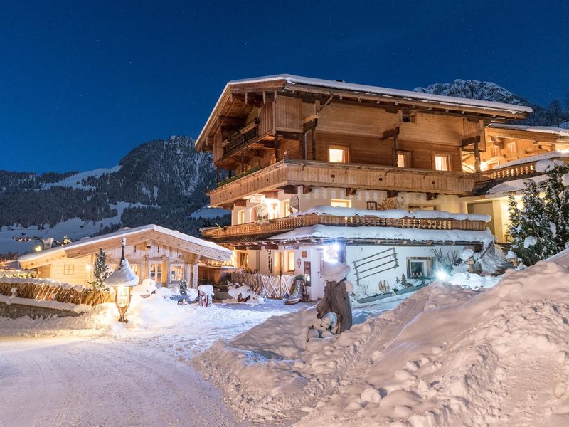 Rosenhof_Nacht_Alpbach_Winterurlaub_Almhütte