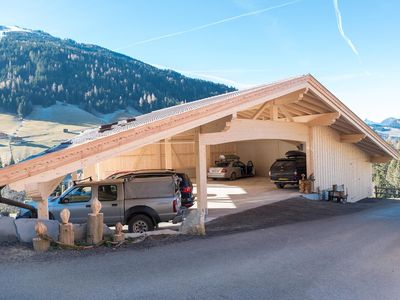 überdachter Parkplatz_ Rosenhof_Alpbach