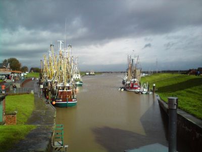 Greetsieler Hafen im Herbst