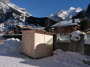 Häuschen um Velo, Schlitten, Ski's zu deponieren