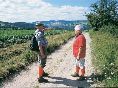 2 Wanderer am Weg