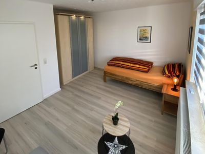 Schlafzimmer 2 mit Bett u. Ausziehcouch