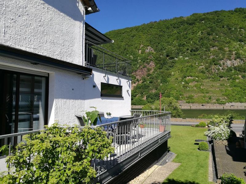 Terrasse mit Moselblick