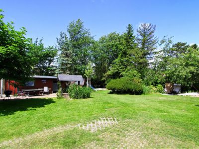 Garten mit separaten Sitzplätzen