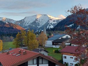 Blick vom Essplatz und Balkon