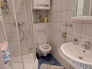 Badezimmer Dusche WC Waschmaschine