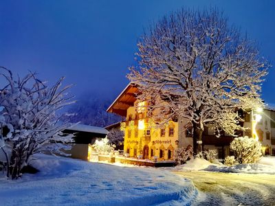 Aussenansicht Fischerwirt Winterlandschaft