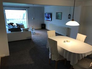 W1 Wohnzimmer mit Esstisch