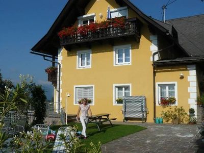 Die Terrasse von Osten in herrlichem Sonnenschein