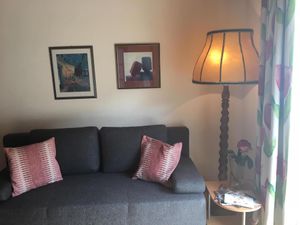 Gemütliches Sofa im Wohnzimmer