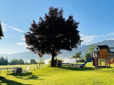 Garten mit Spielhaus