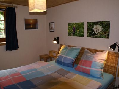 Schlafzimmer mit Doppelbett