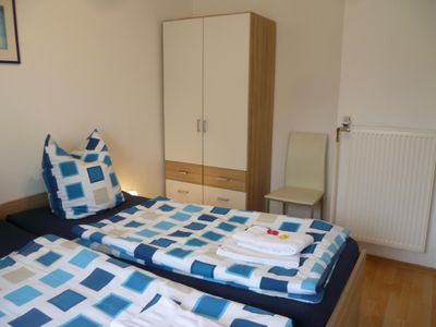 Schlafzimmer 2 mit Schrank