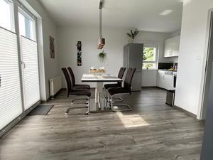 22609905-Ferienwohnung-4--300x225-1