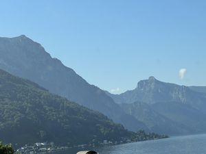 Ausblick zum Berg und Traunsee