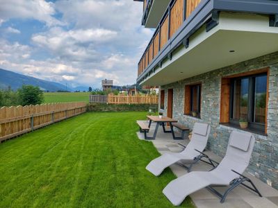 Außenansicht Terrasse mit Garten