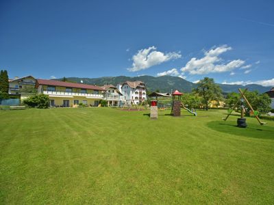 Spielplatz mit Steh-Federwippe