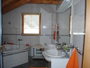 Badezimmer 1...