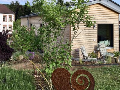 Newergarten_Außenanlage_Terrasse_Frühling_Herz