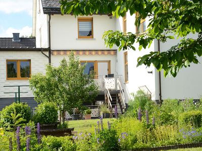 Gartenansicht mit Blick zum Haus