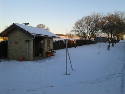 Garten mit Schnee im Winter