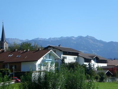 Blick vom Balkon in die Berge