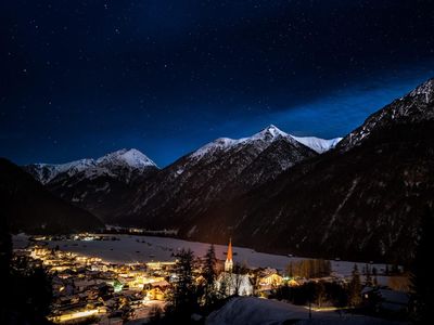 Holzgau bei Nacht