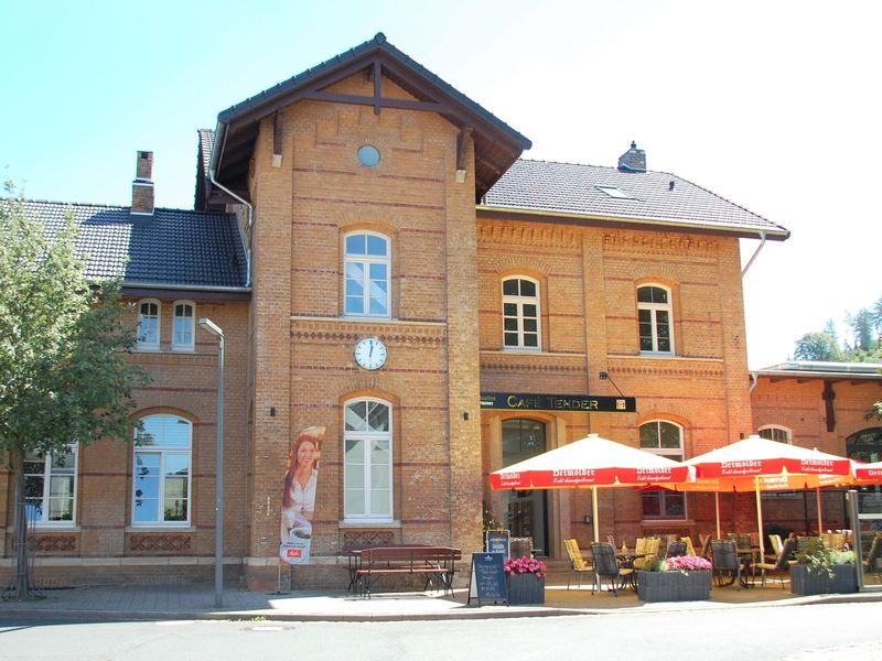 Café Tender und Ferienwohnung - Außenansicht