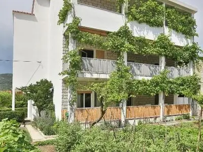 Ferienwohnung für 6 Personen in Kastel Luksic 1/10